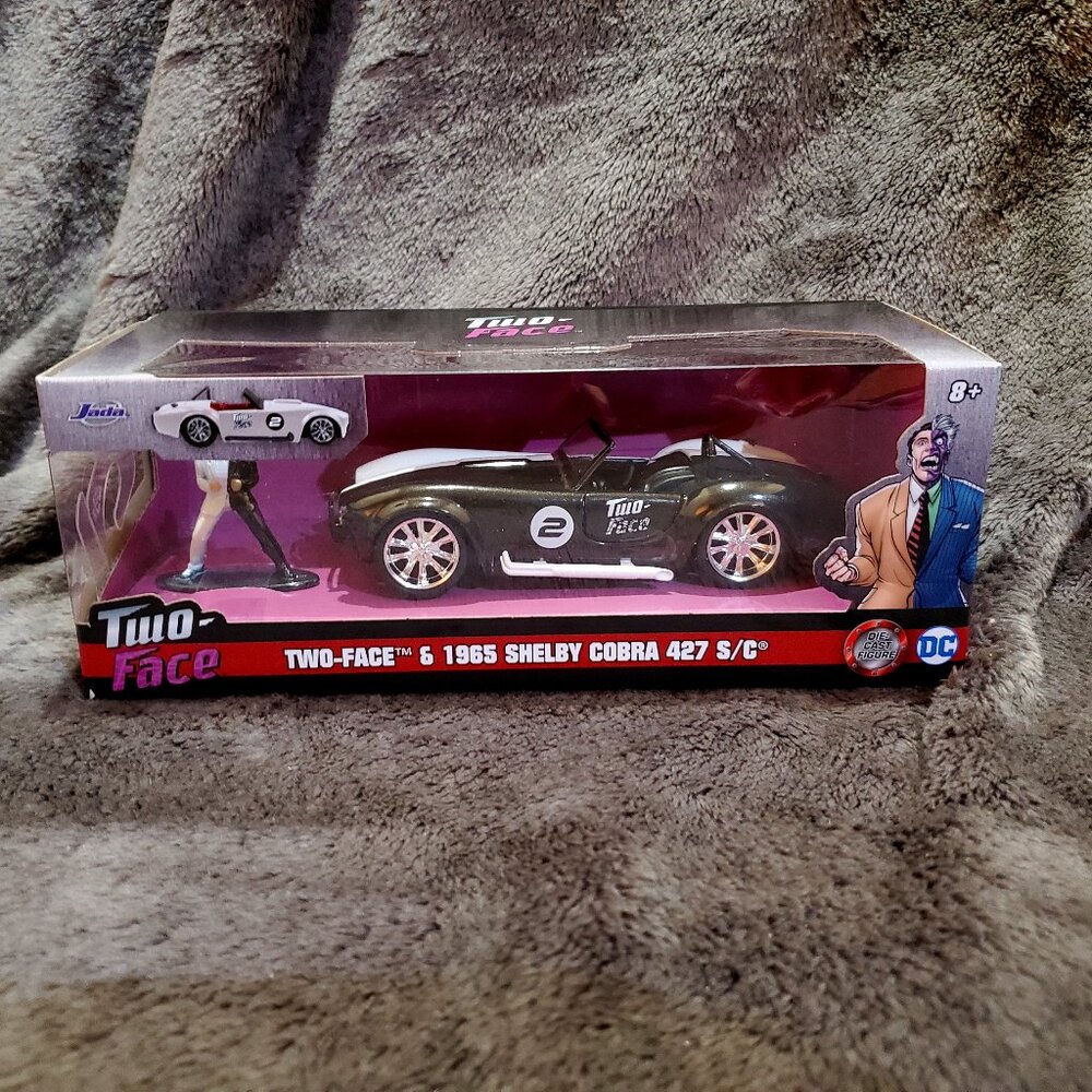 JADA Batman Two-Face Figure with 1965 Shelby Cobra 427 S/C Die-Cast